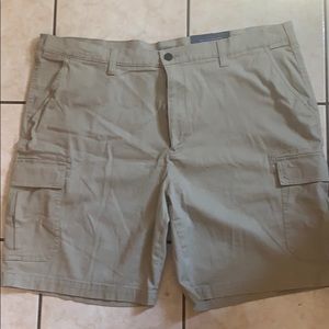 New men’s tan cargo shorts size 44